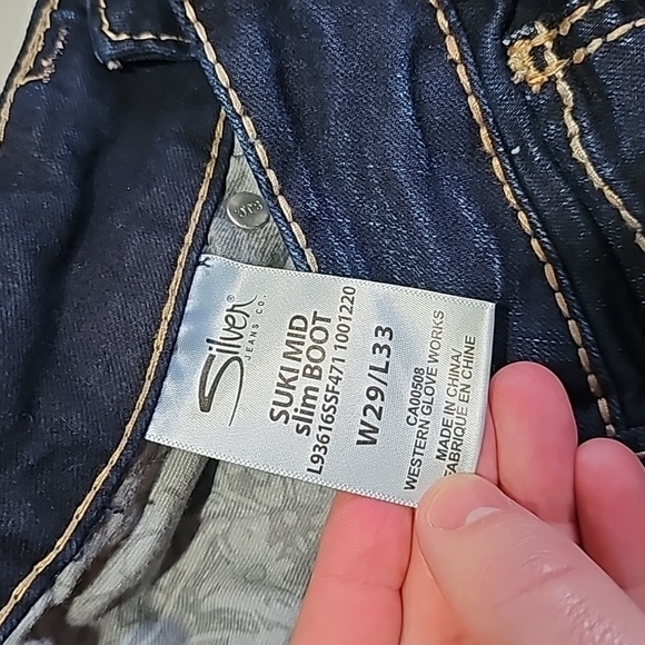 Silver Suki dark wash 29x33 mid rise boot cut jeans - Picture 7 of 8